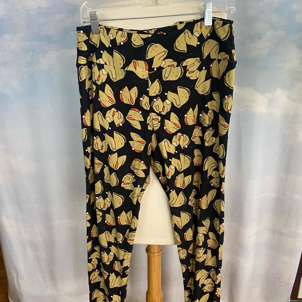 LuLaRoe Tall & Curvy Fortune Cookie Print Leggings